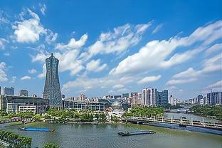 给你特别的生日！深圳新鹏城外援杜加利奇带妻子乘坐直升机庆生